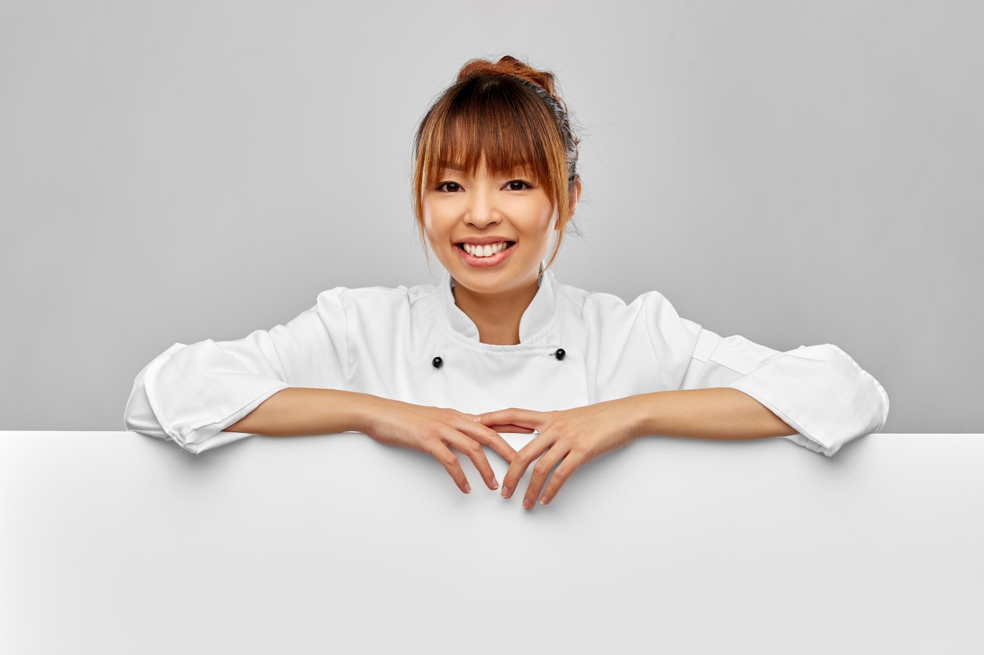 Invito al laboratorio con chef sorridente